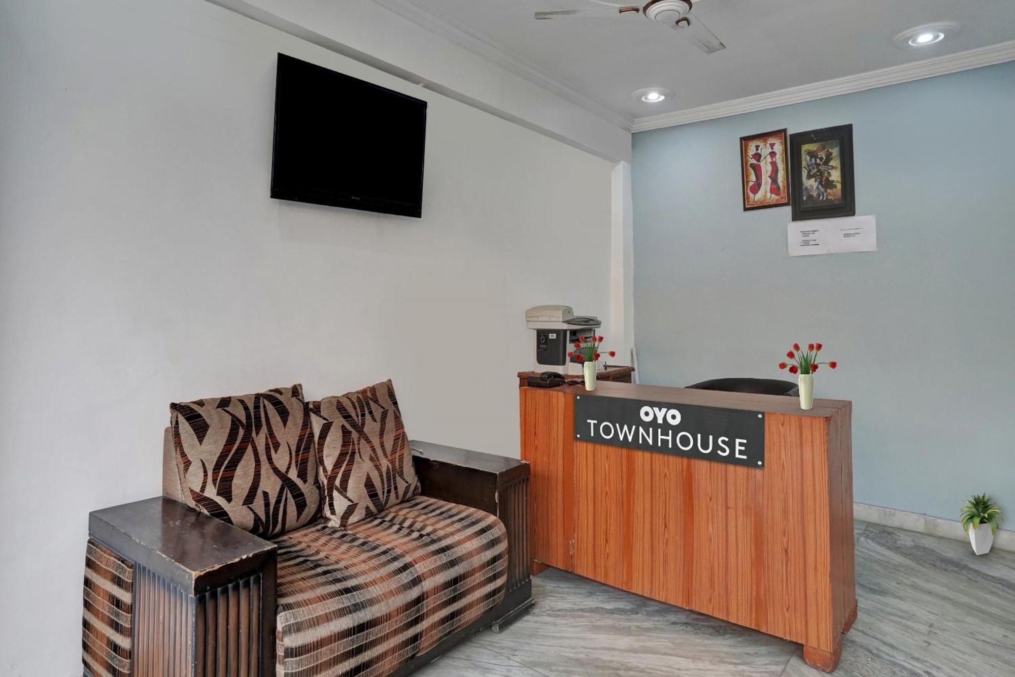 Collection O Samira Residency Near Botanic Garden Of Indian Republic Hotel Noida Buitenkant foto