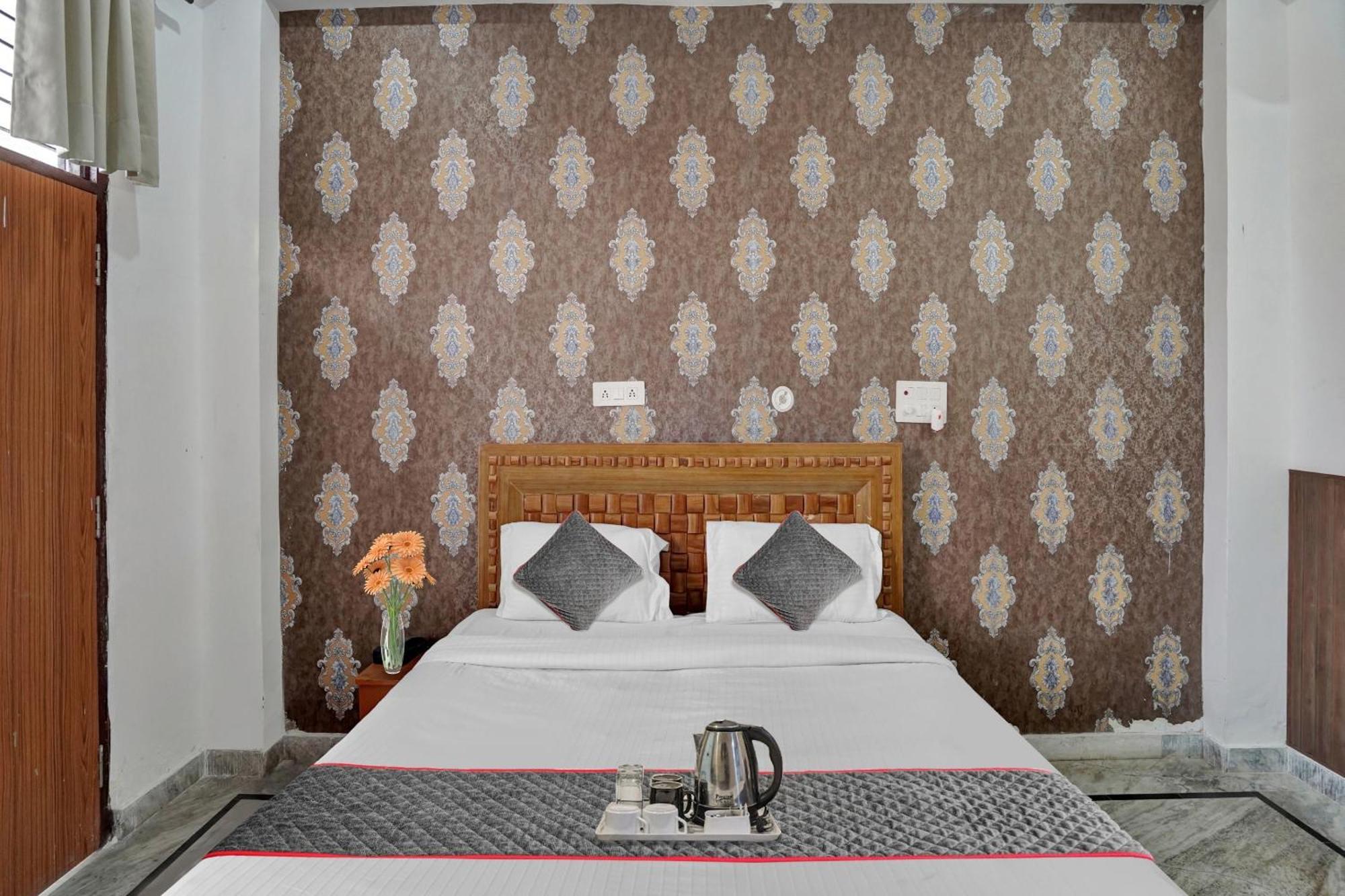 Collection O Samira Residency Near Botanic Garden Of Indian Republic Hotel Noida Buitenkant foto