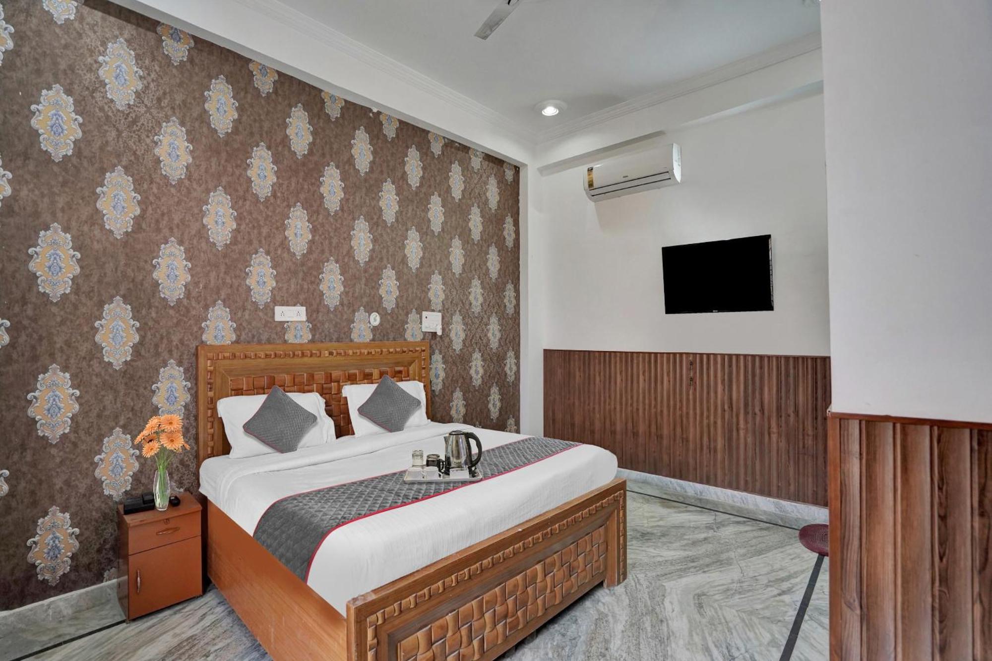 Collection O Samira Residency Near Botanic Garden Of Indian Republic Hotel Noida Buitenkant foto