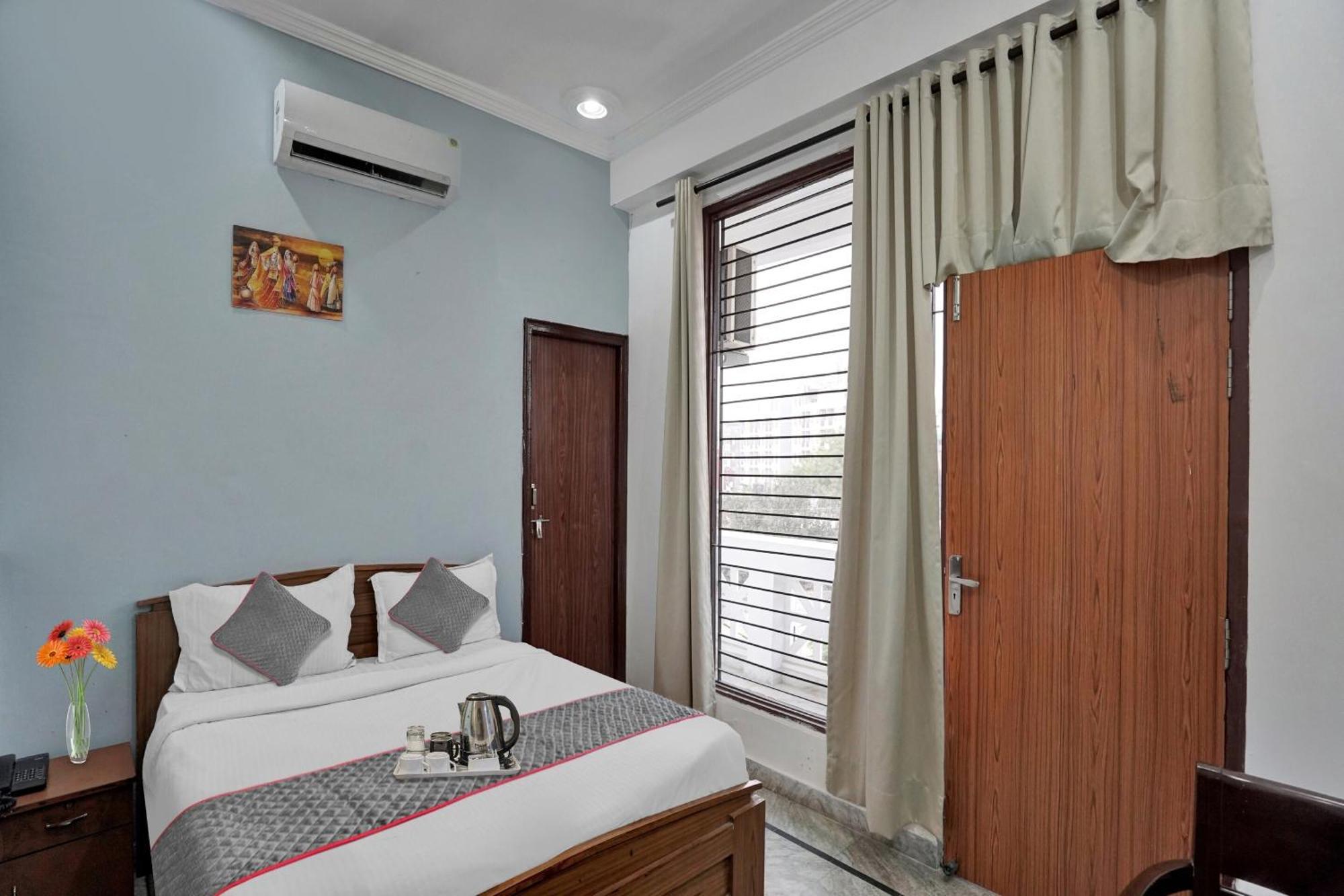 Collection O Samira Residency Near Botanic Garden Of Indian Republic Hotel Noida Buitenkant foto