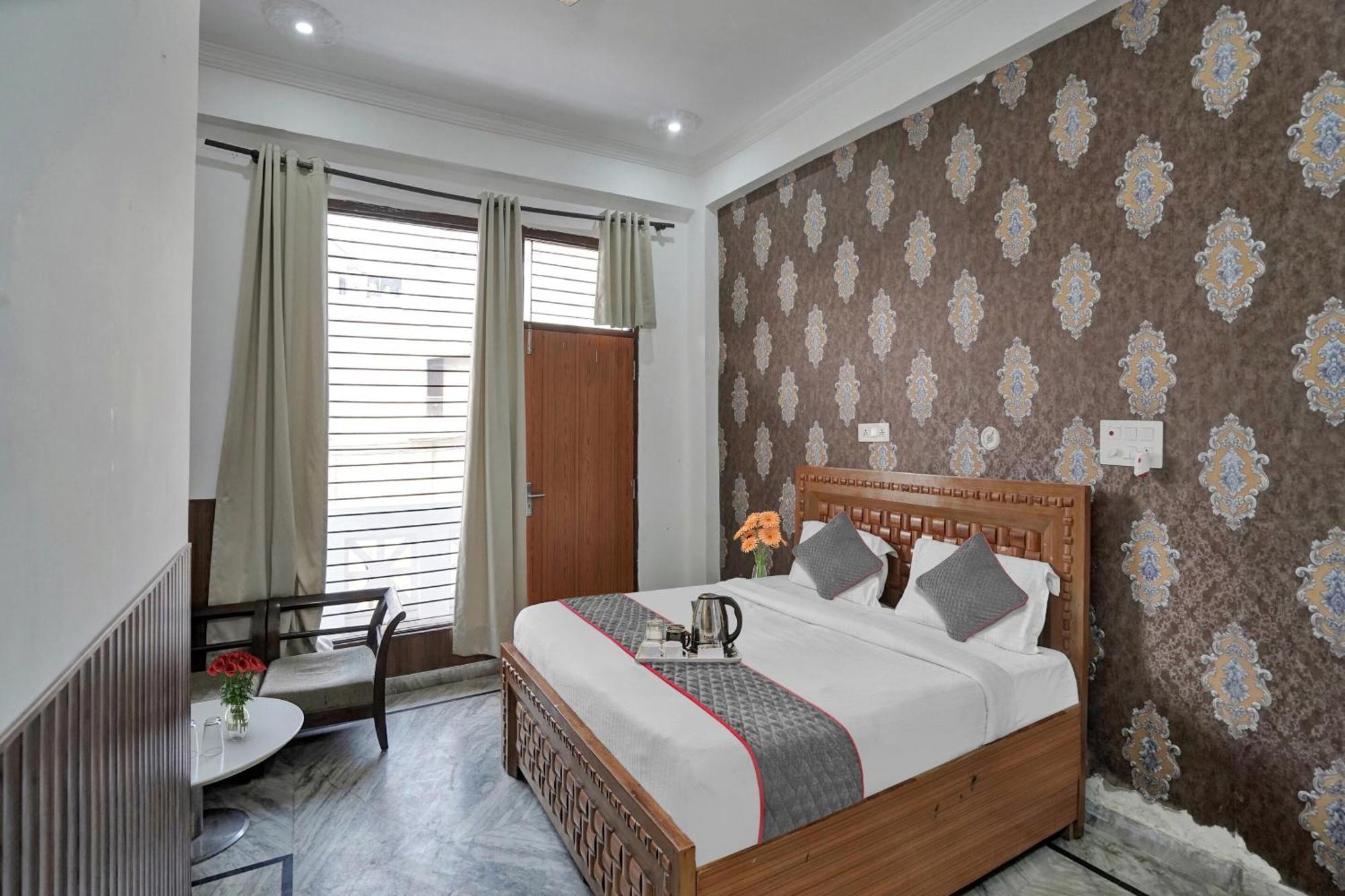 Collection O Samira Residency Near Botanic Garden Of Indian Republic Hotel Noida Buitenkant foto