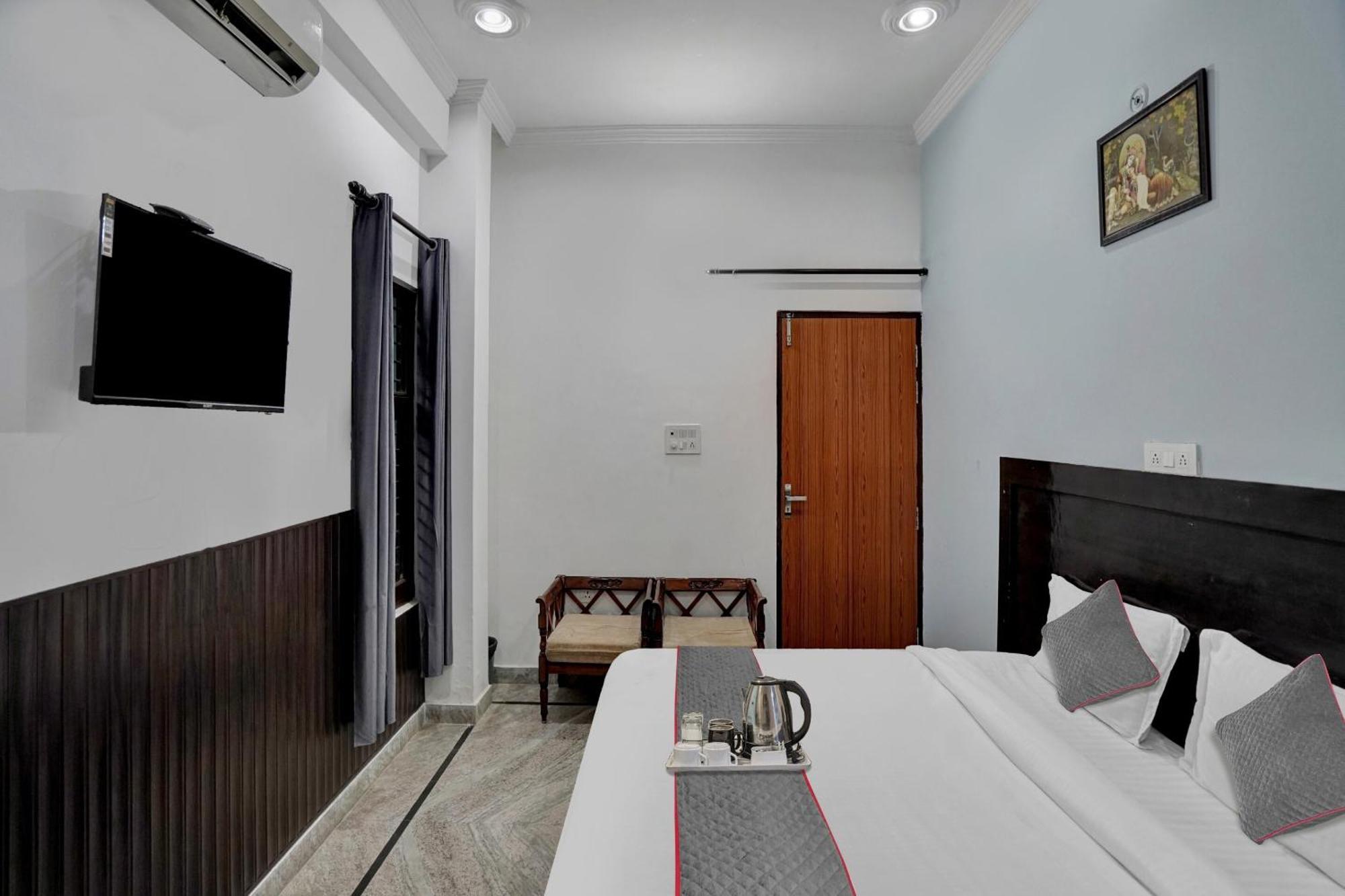 Collection O Samira Residency Near Botanic Garden Of Indian Republic Hotel Noida Buitenkant foto