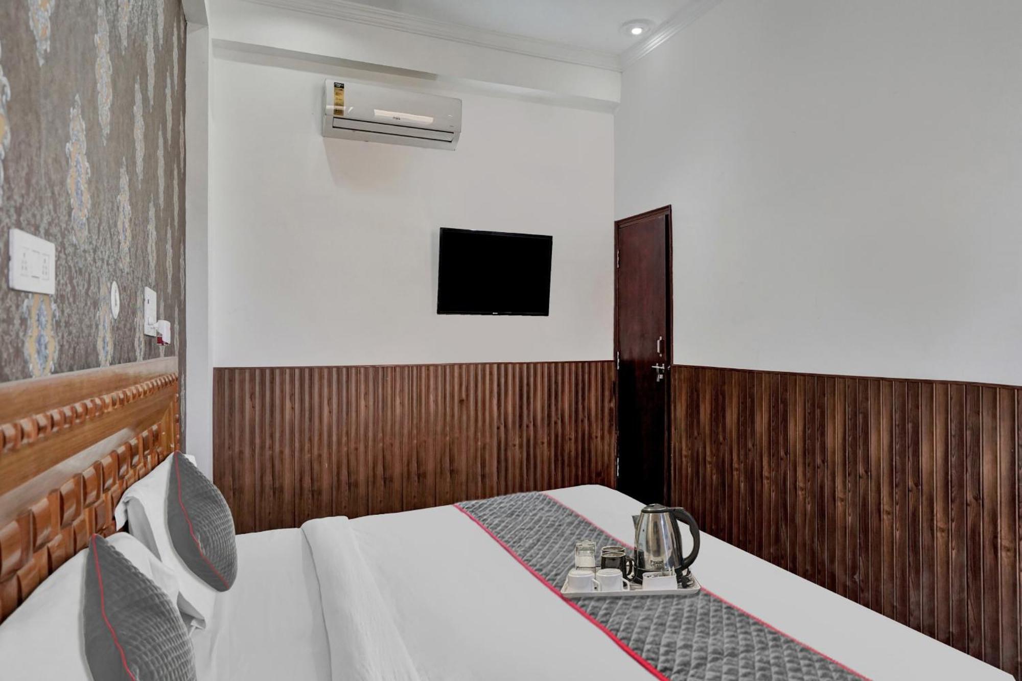 Collection O Samira Residency Near Botanic Garden Of Indian Republic Hotel Noida Buitenkant foto